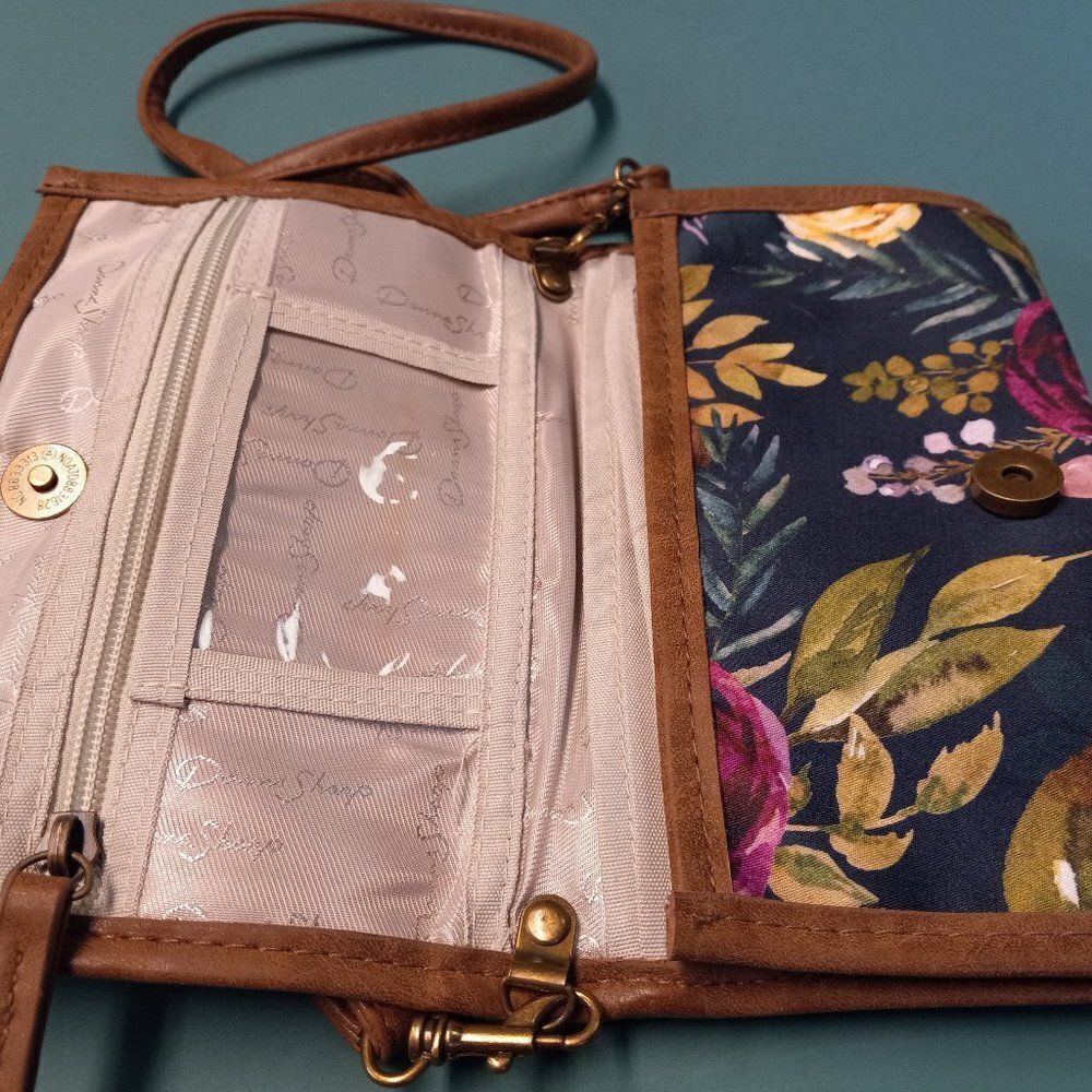 Donna Sharp Floral Crossbody/Wallet - Picture 4 of 11
